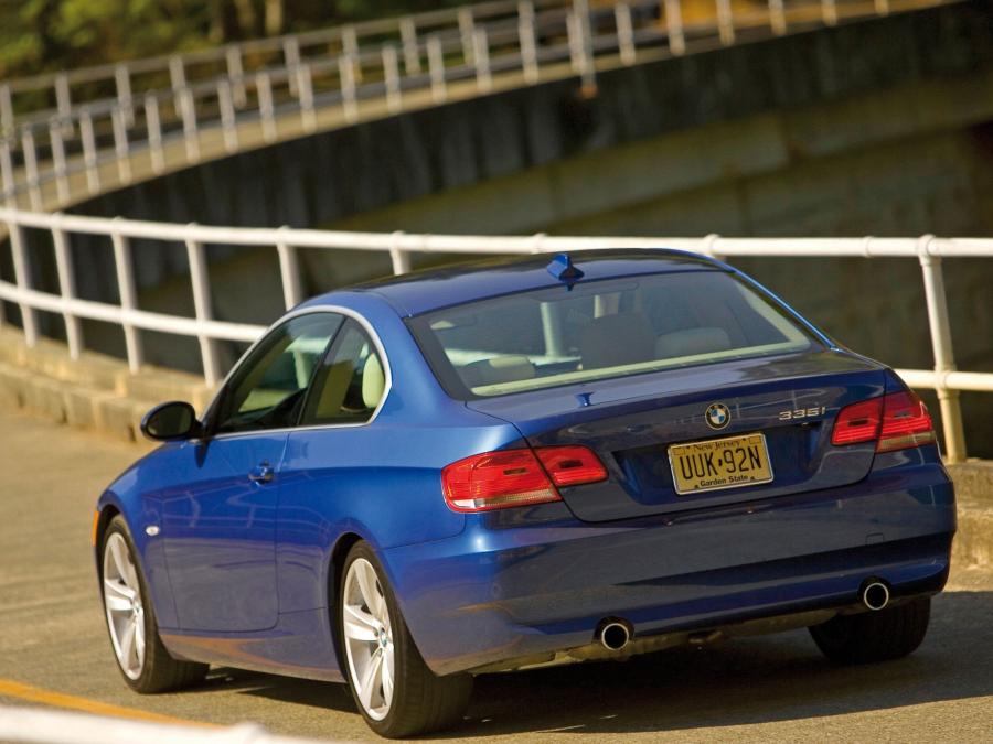  BMW 335i Coupe 2007 года  (US) (фото 5 из 16)